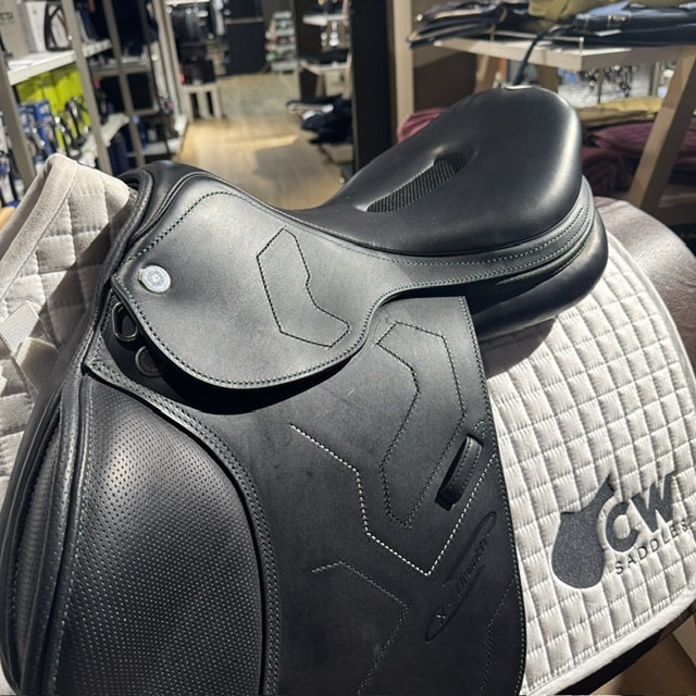 Prestige X-Breath Lux springzadel 17 33 A+2 M Zwart TEST