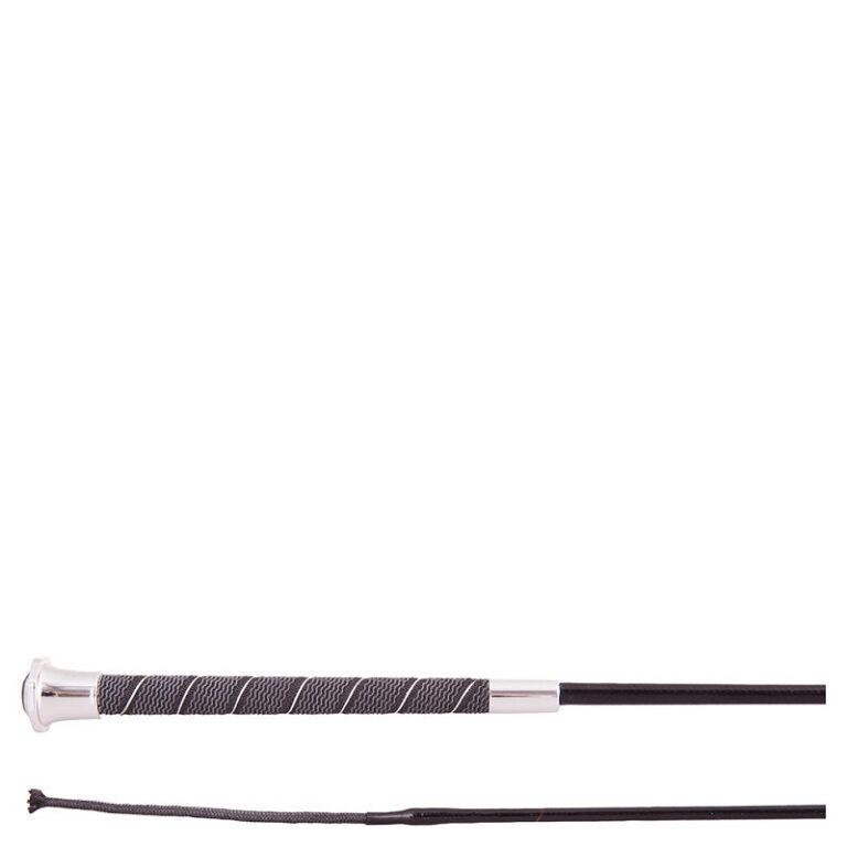 BR dressuurzweep Virgo met een fiberglas kern en een zwarte stok. De speciale coating zorgt voor een lichte glans en langere levensduur. Ook het klapkoordje (10 cm) is door de verstevigende coating extra duurzaam. De zweep heeft een rubberen antislip handgreep met een zilverkleurig sierpatroon en een luxe knop. VE 3.