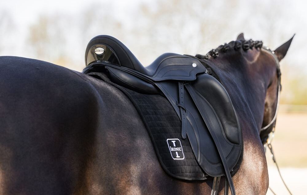 Ikonic Dressuurzadel DEV08