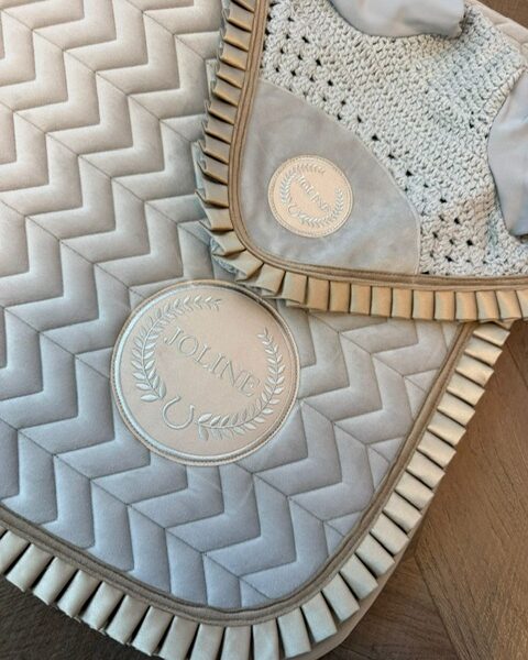 Joline Oornetje Iris Grey