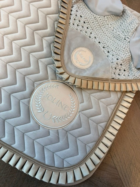 Joline Oornetje Iris Grey