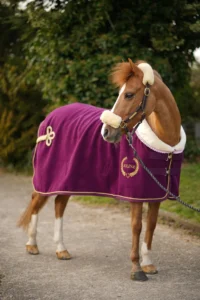 Joline Pony Showdeken Polarfleece Rood