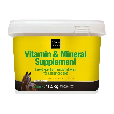 NAF Vitamin and Mineral Supplement is een compleet dagelijks vitamine- en mineralensupplement voor paarden en pony’s, ideaal als aanvulling op een ruwvoerrijk rantsoen.